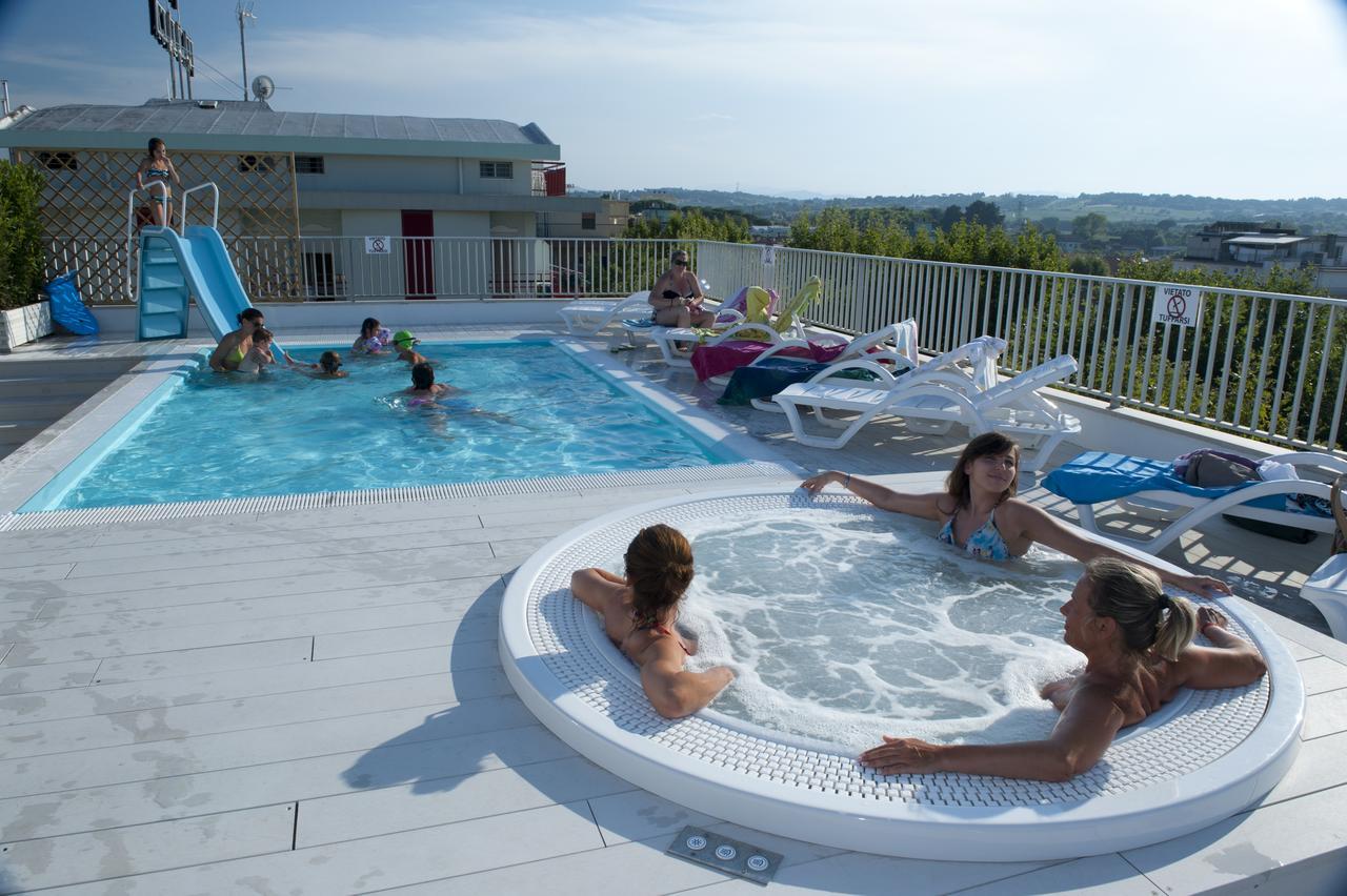 Ciccio Hotel Misano Adriatico Eksteriør billede